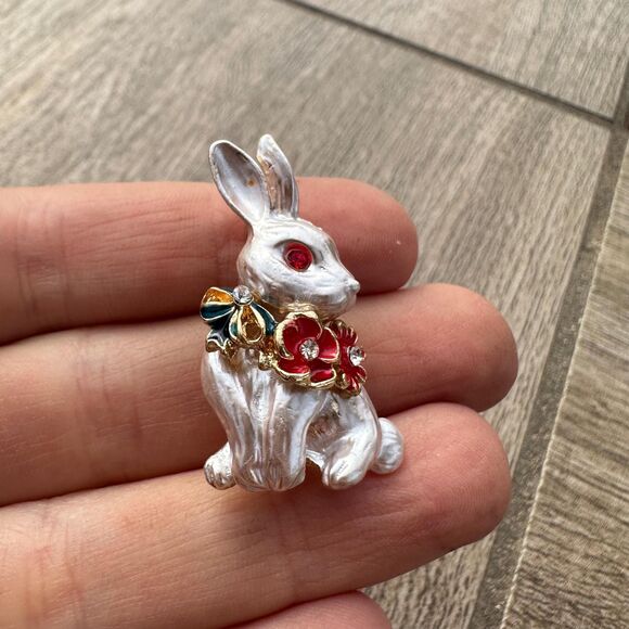 Vintage Style Bunny Rabbit with Flowers Enamel Brooch Easter Pin Spring Jewelry - Picture 1 of 6